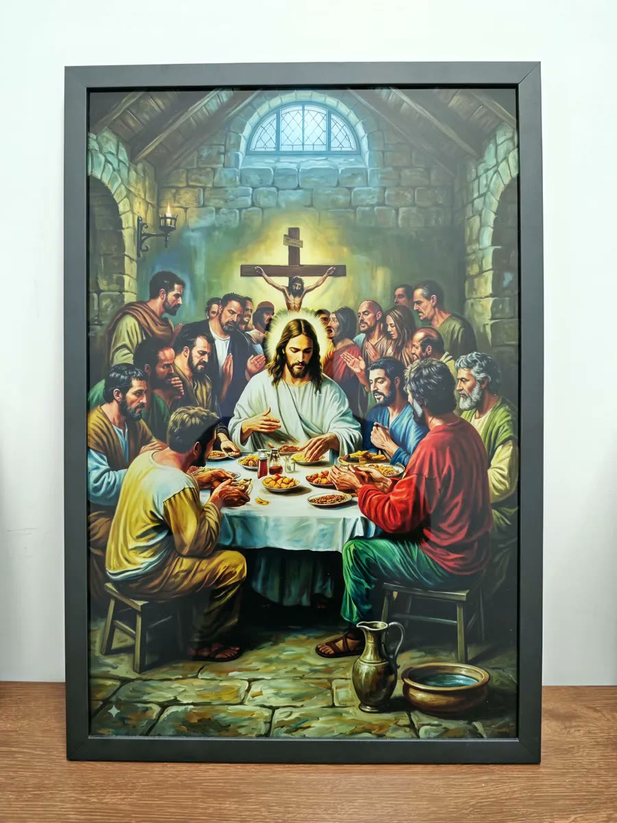 Quadro com a Santa Ceia impresso em cores vivas, com moldura preta